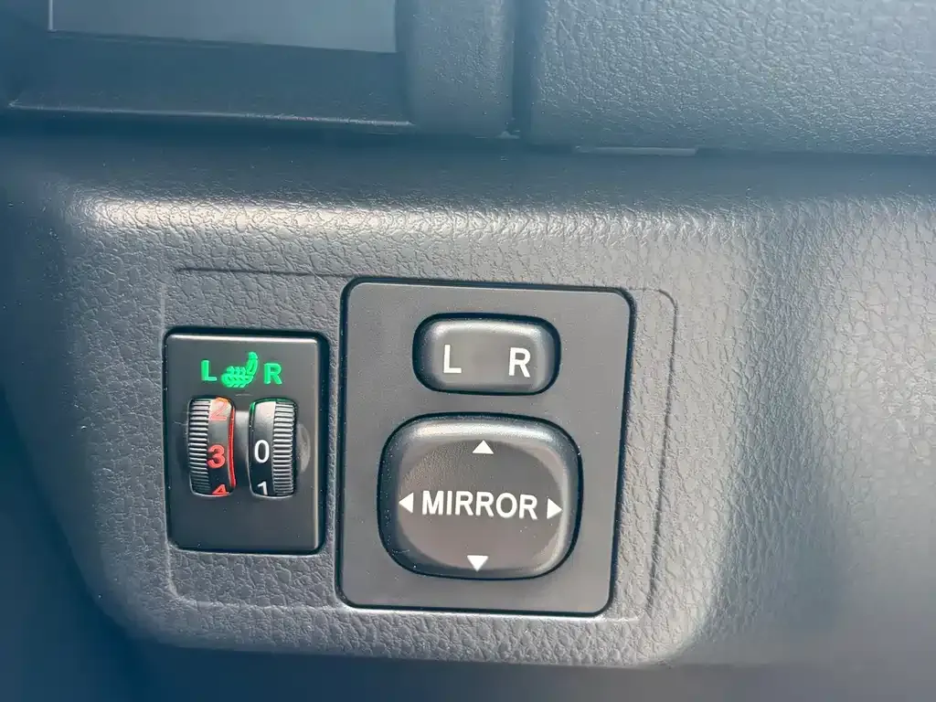 Toyota Yaris L — фото 9