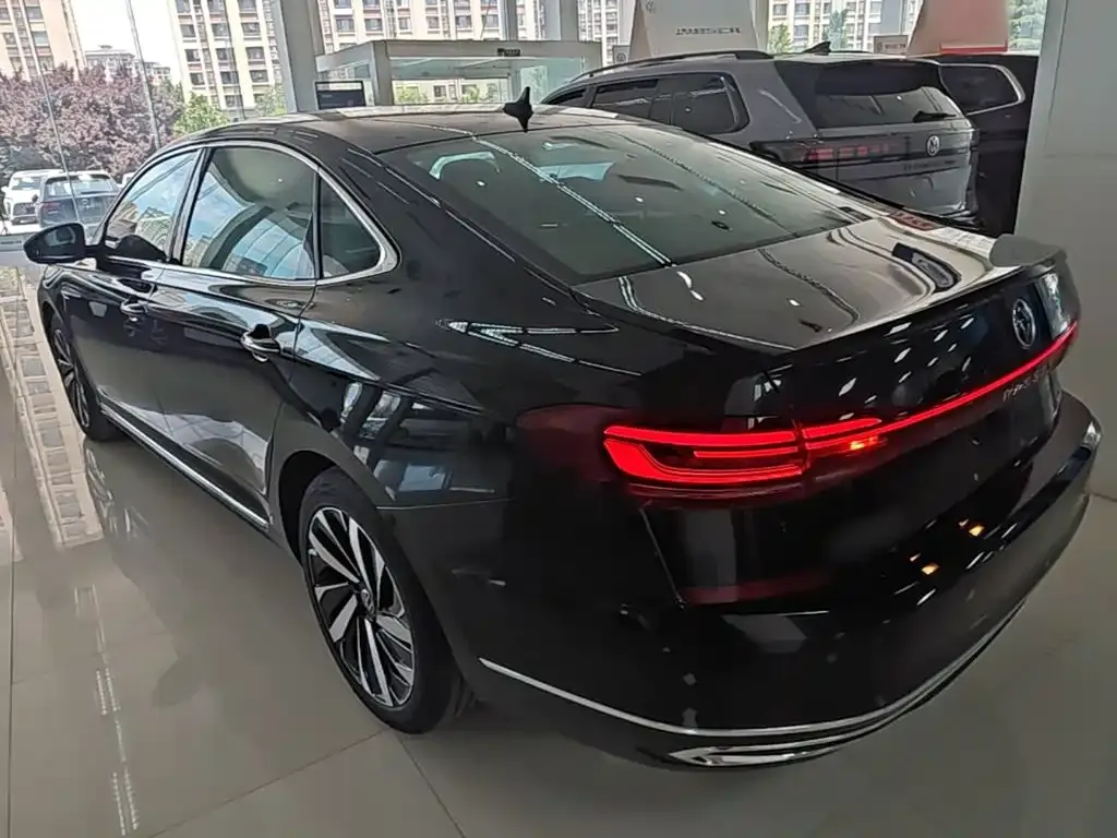 Volkswagen Passat — фото 4