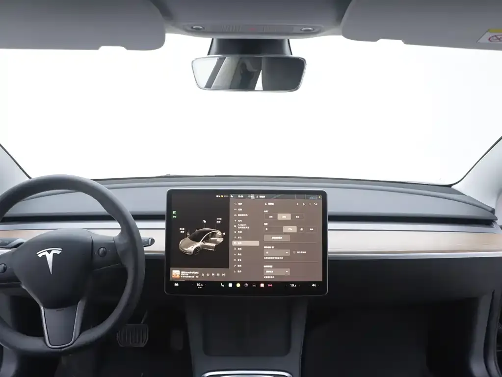 Tesla Model 3 — фото 8