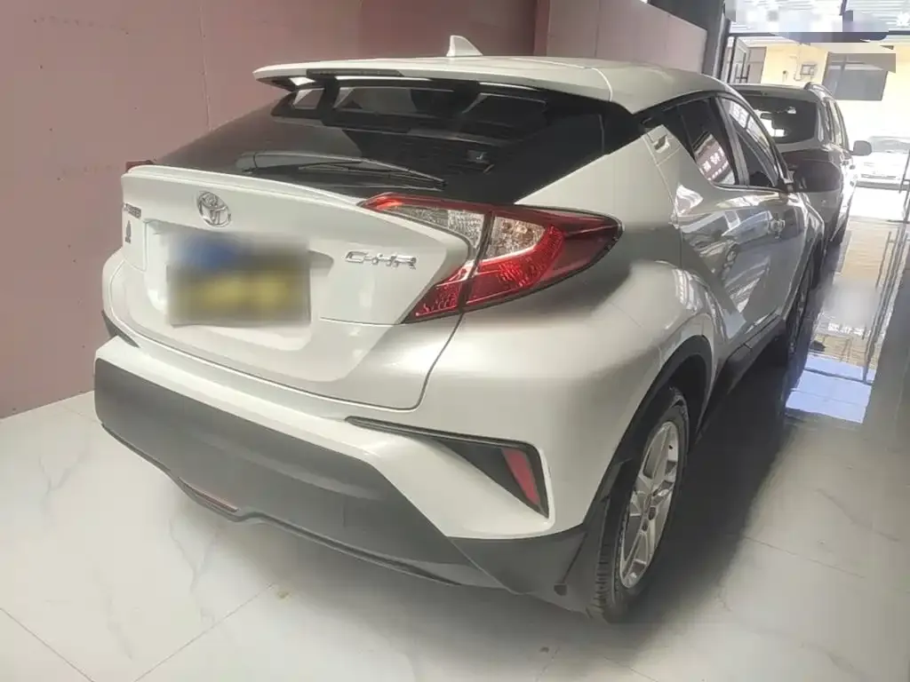 Toyota C-HR 2023 из CN, фото 2