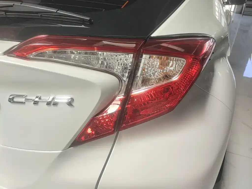 Toyota C-HR 2023 из CN, фото 10