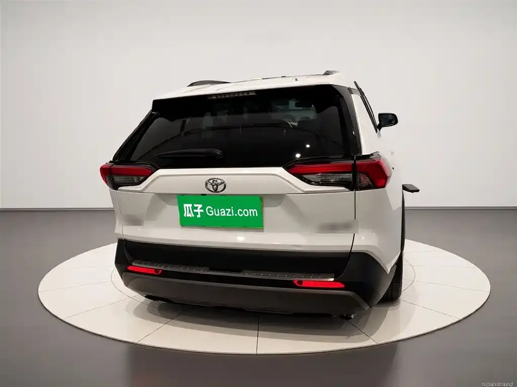 Toyota RAV4 2023 из CN, фото 3