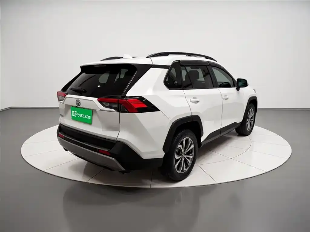 Toyota RAV4 2023 из CN, фото 5