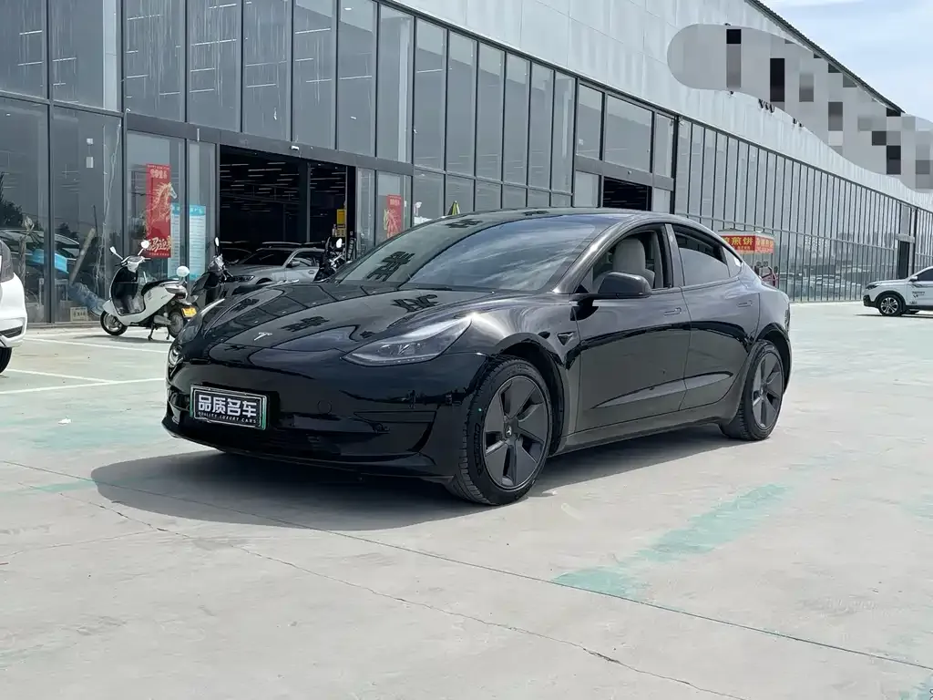 Tesla Model 3 — фото 1