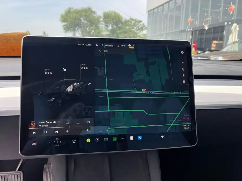 Tesla Model 3 — фото 9