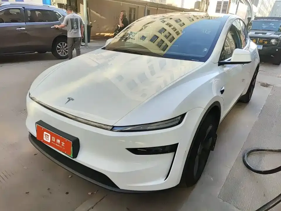 Tesla Model Y — фото 5