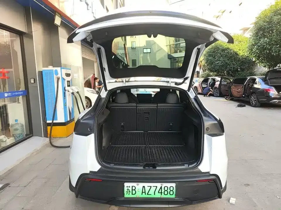 Tesla Model Y — фото 6