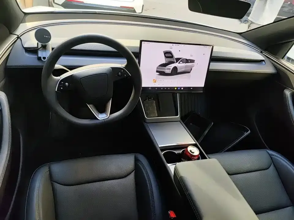 Tesla Model Y — фото 3