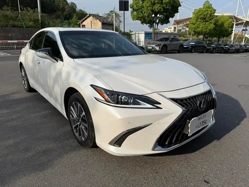 Lexus ES — фото 5