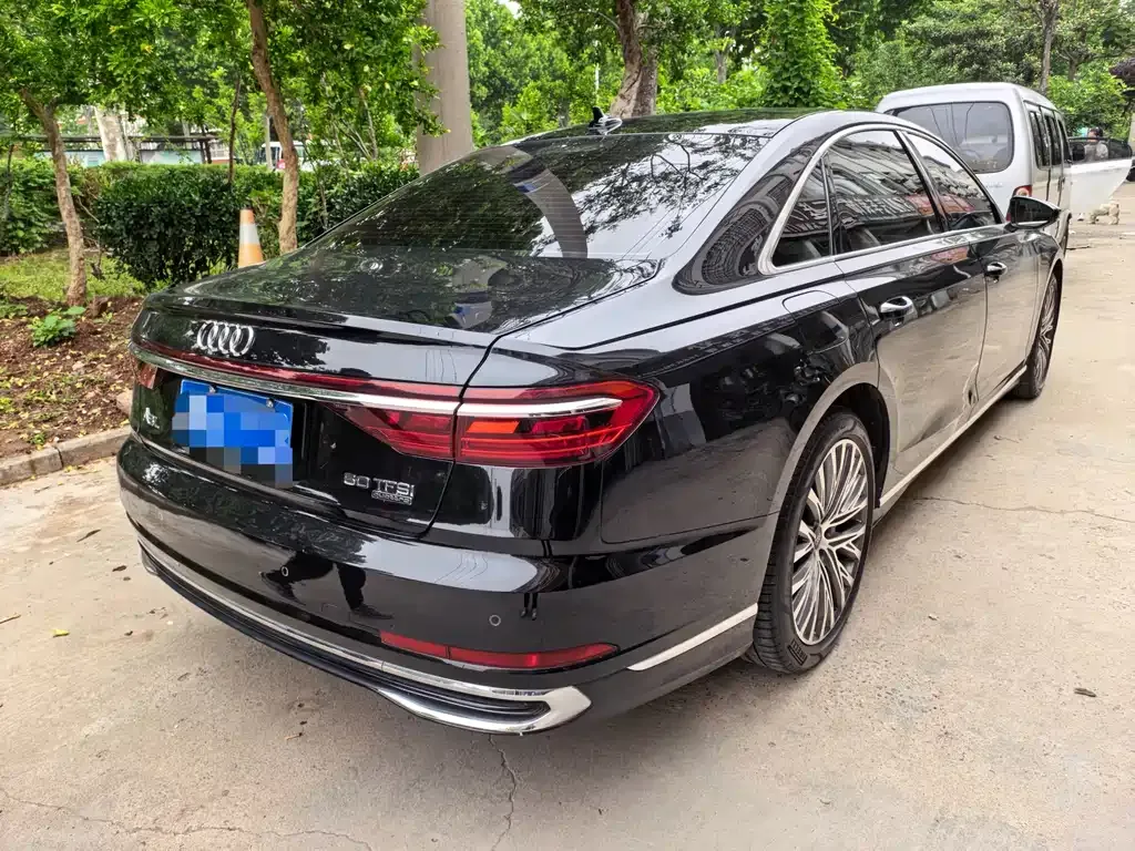 Audi A8 — фото 7
