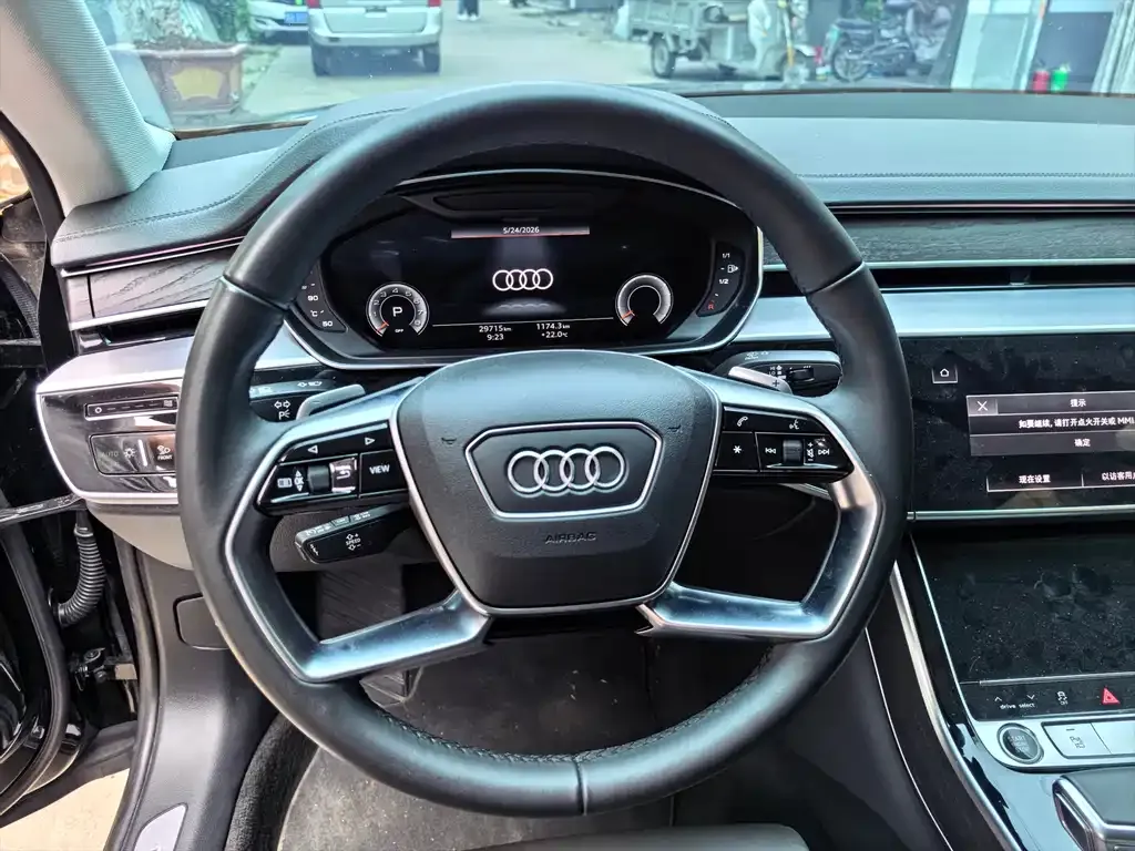 Audi A8 — фото 5