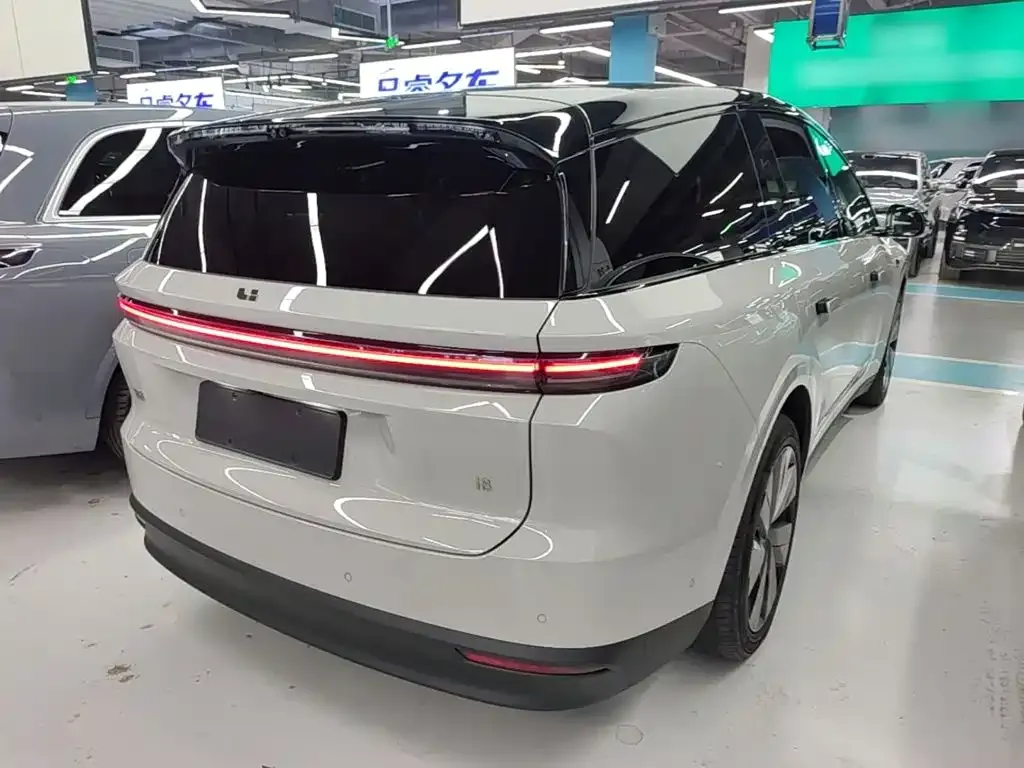 Li Auto i8 — фото 8