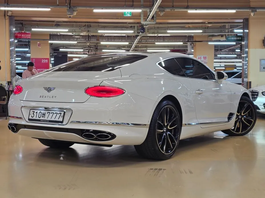 Bentley Continental 2021 из KR, фото 9