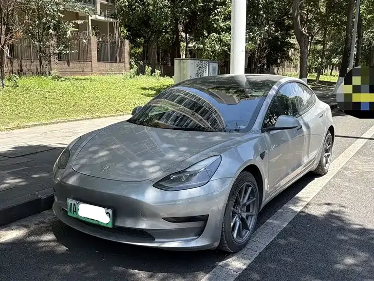 Tesla Model 3 — фото 1