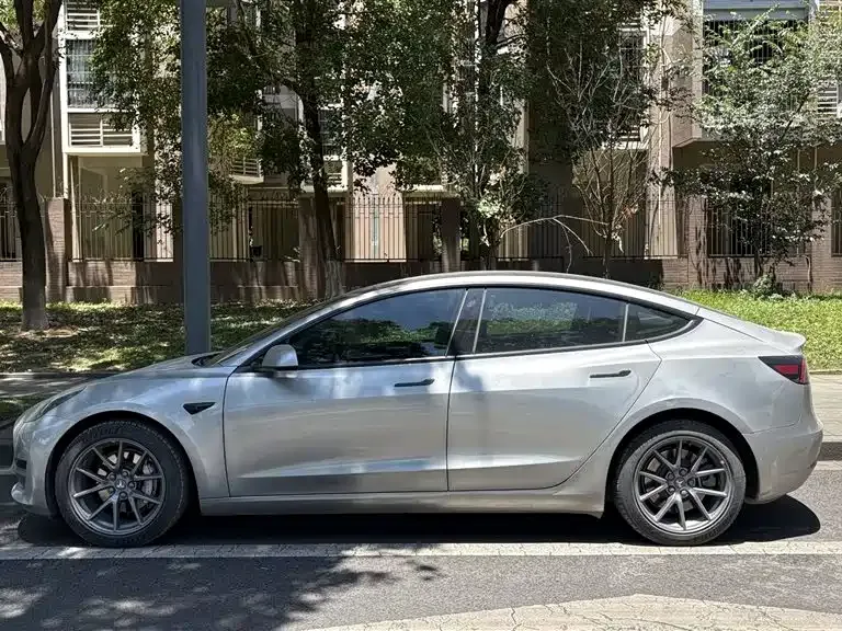 Tesla Model 3 — фото 6
