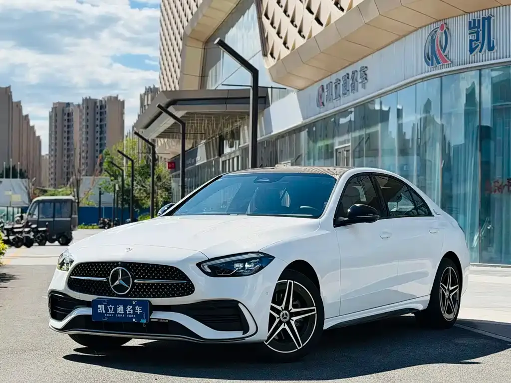 Mercedes-Benz C-Class — фото 1