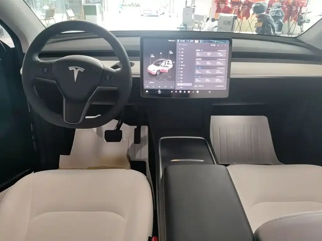 Tesla Model Y — фото 3