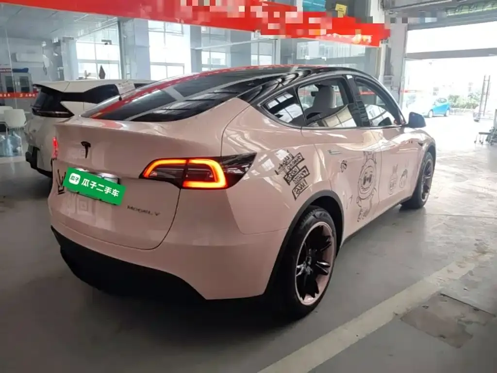 Tesla Model Y — фото 9