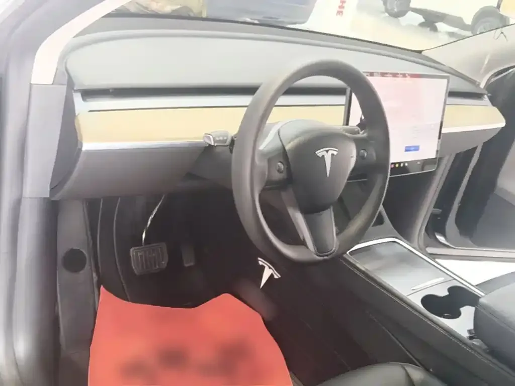 Tesla Model Y — фото 8