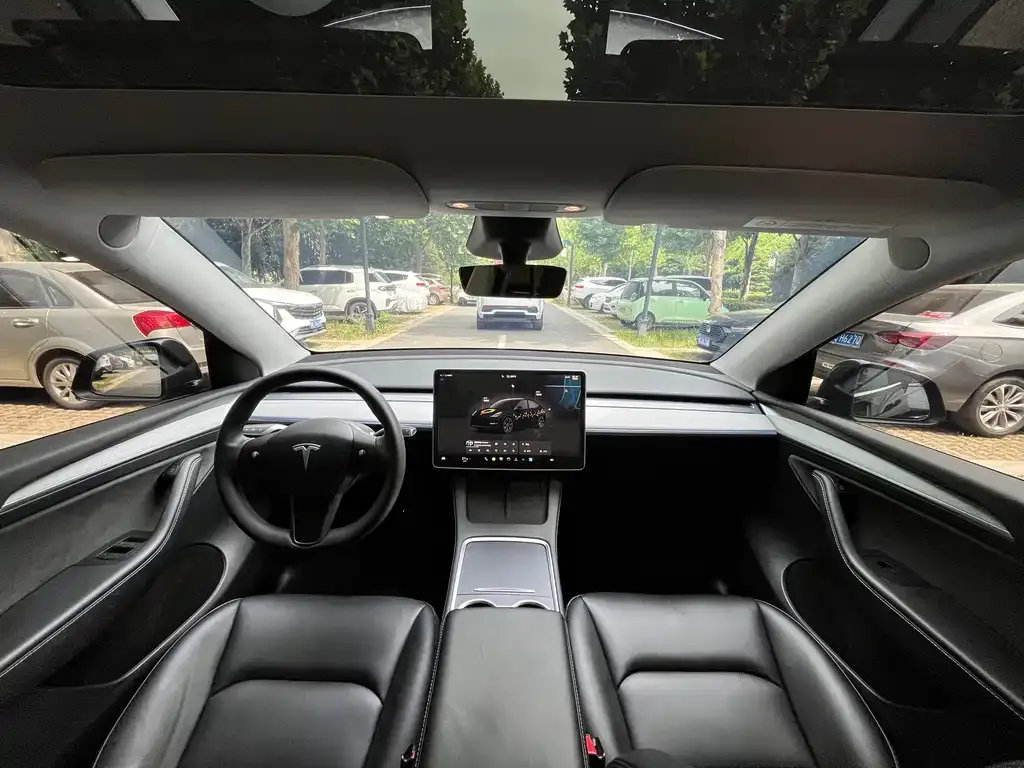 Tesla Model Y — фото 8