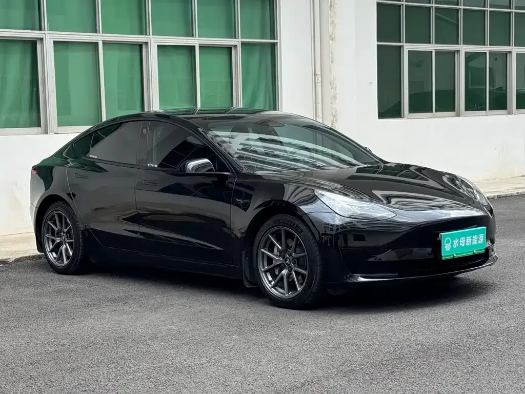 Tesla Model 3 — фото 7