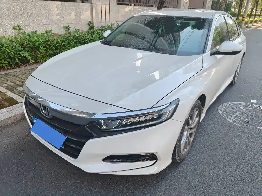 Honda Accord — фото 1