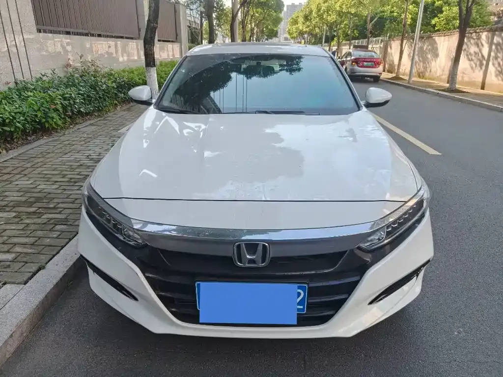 Honda Accord — фото 10