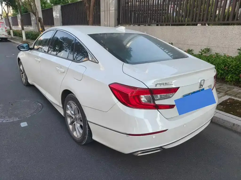 Honda Accord — фото 8