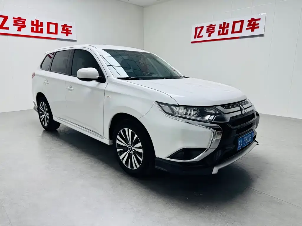 Mitsubishi Outlander — фото 4