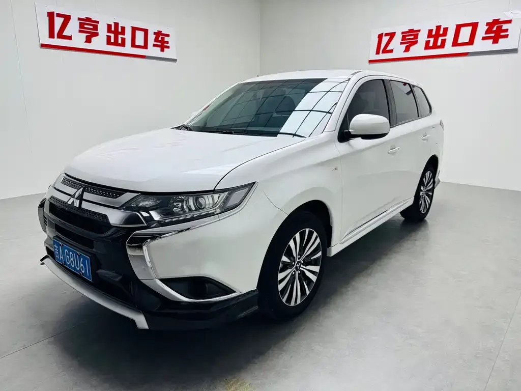 Mitsubishi Outlander — фото 10