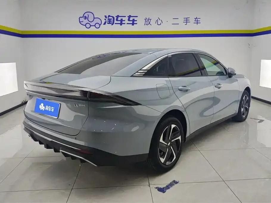 Geely Galaxy L6 — фото 3
