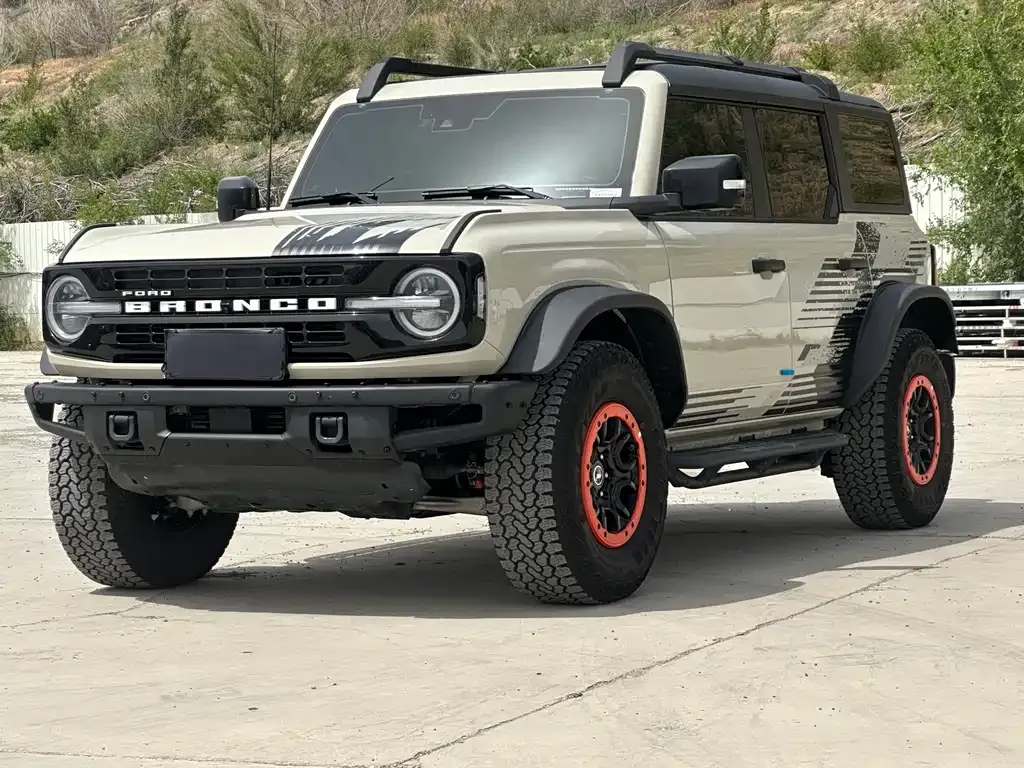 Ford Bronco — фото 1
