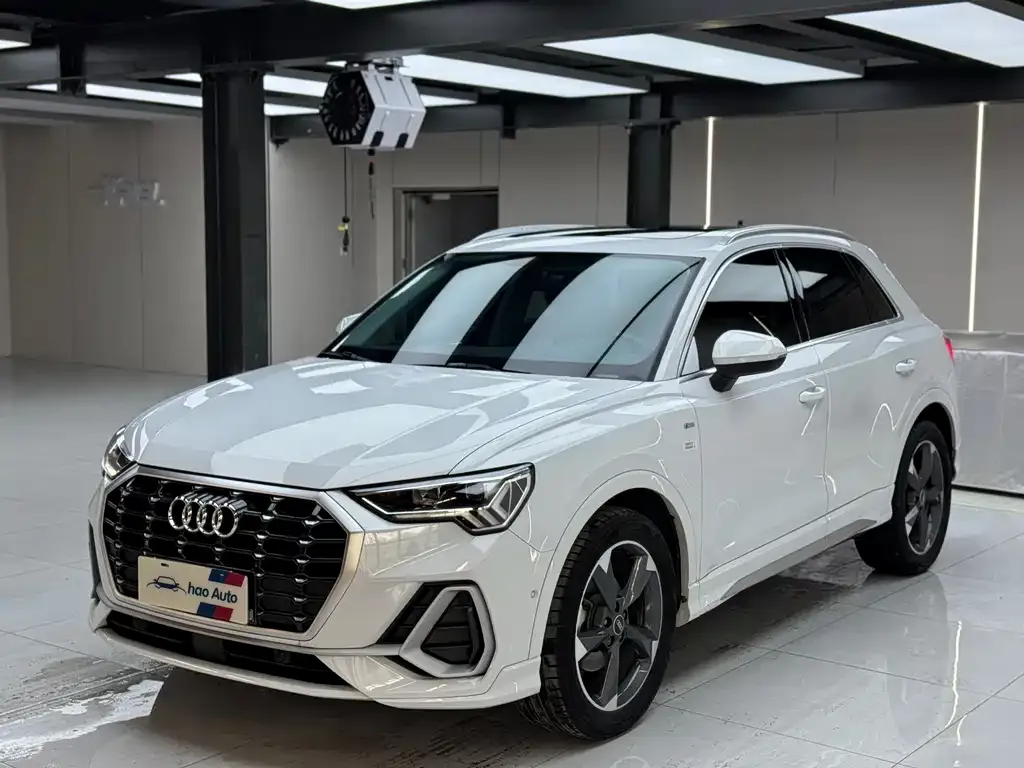 Audi Q3 — фото 1