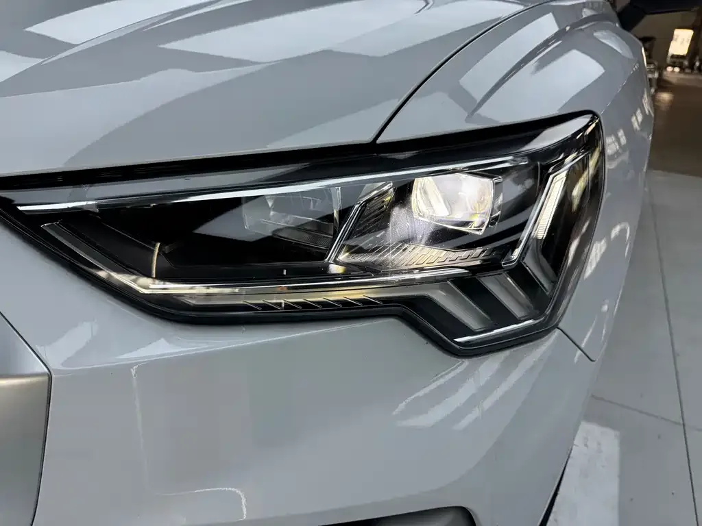 Audi Q3 — фото 9