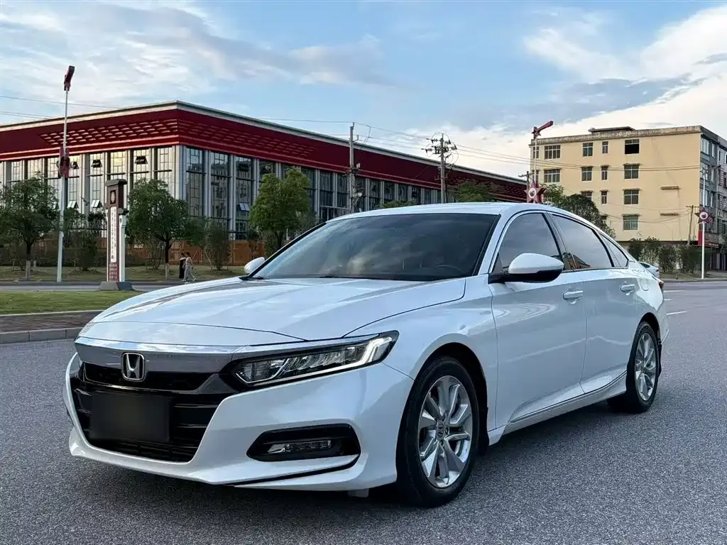 Honda Accord — фото 1
