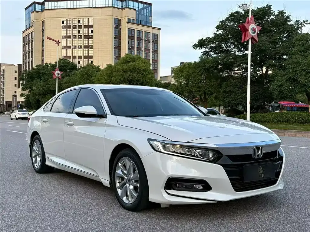 Honda Accord — фото 10