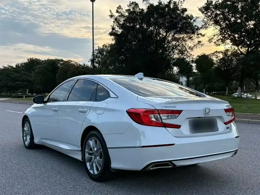 Honda Accord — фото 9