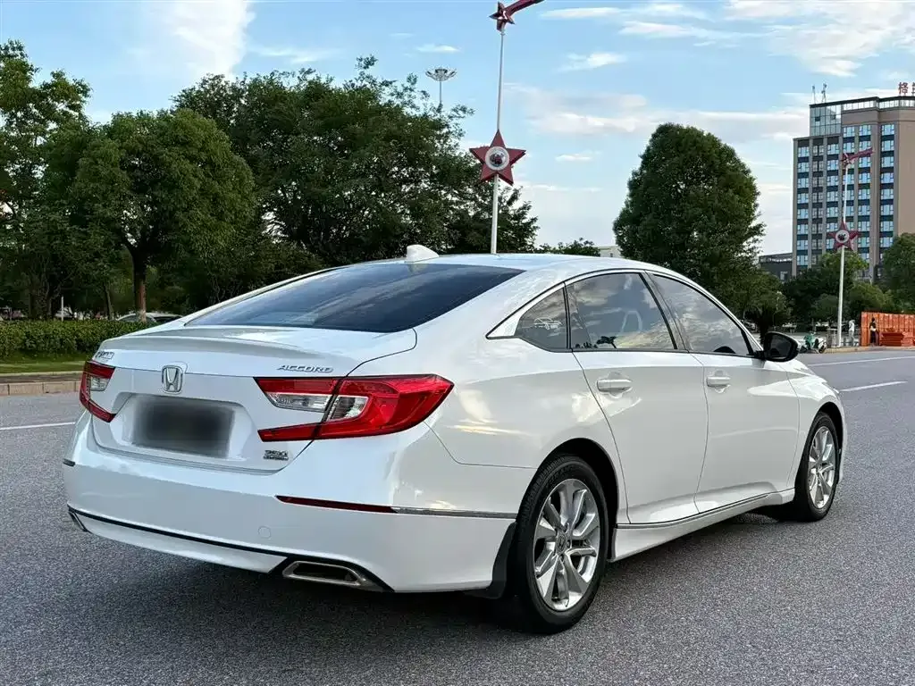 Honda Accord — фото 8