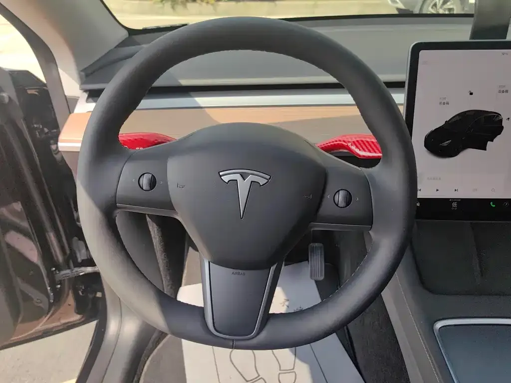 Tesla Model Y — фото 5