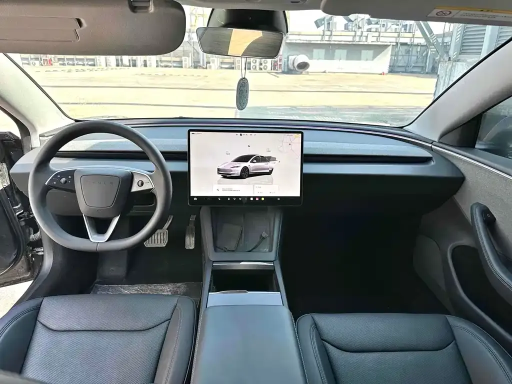Tesla Model 3 — фото 7