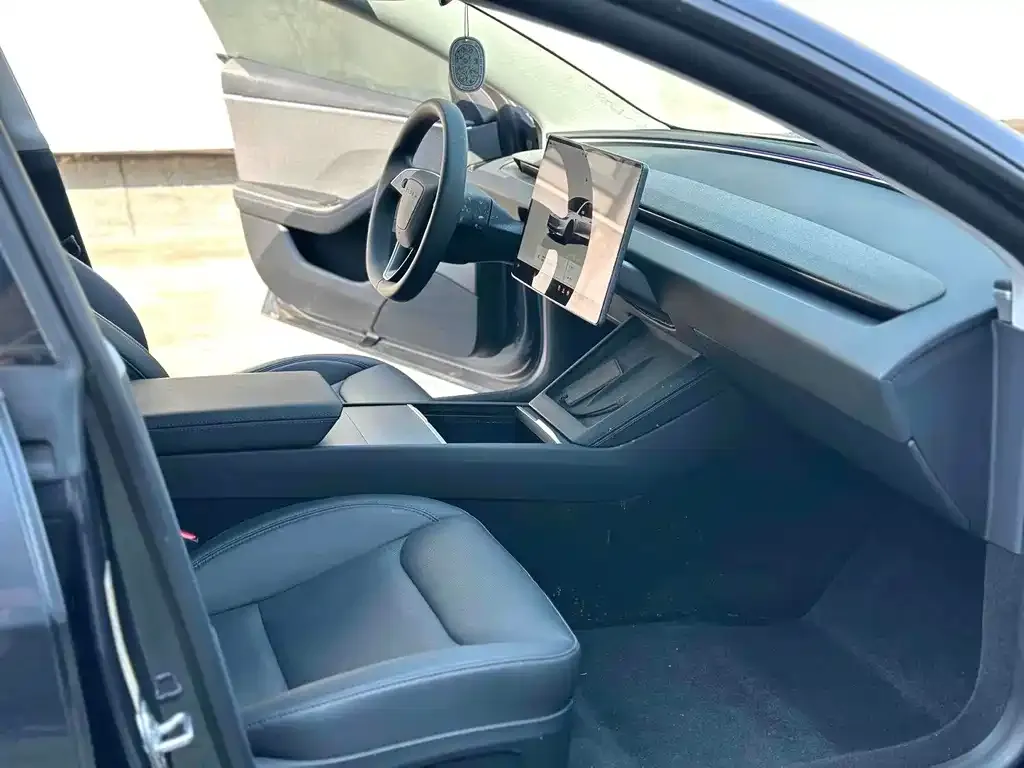 Tesla Model 3 — фото 6