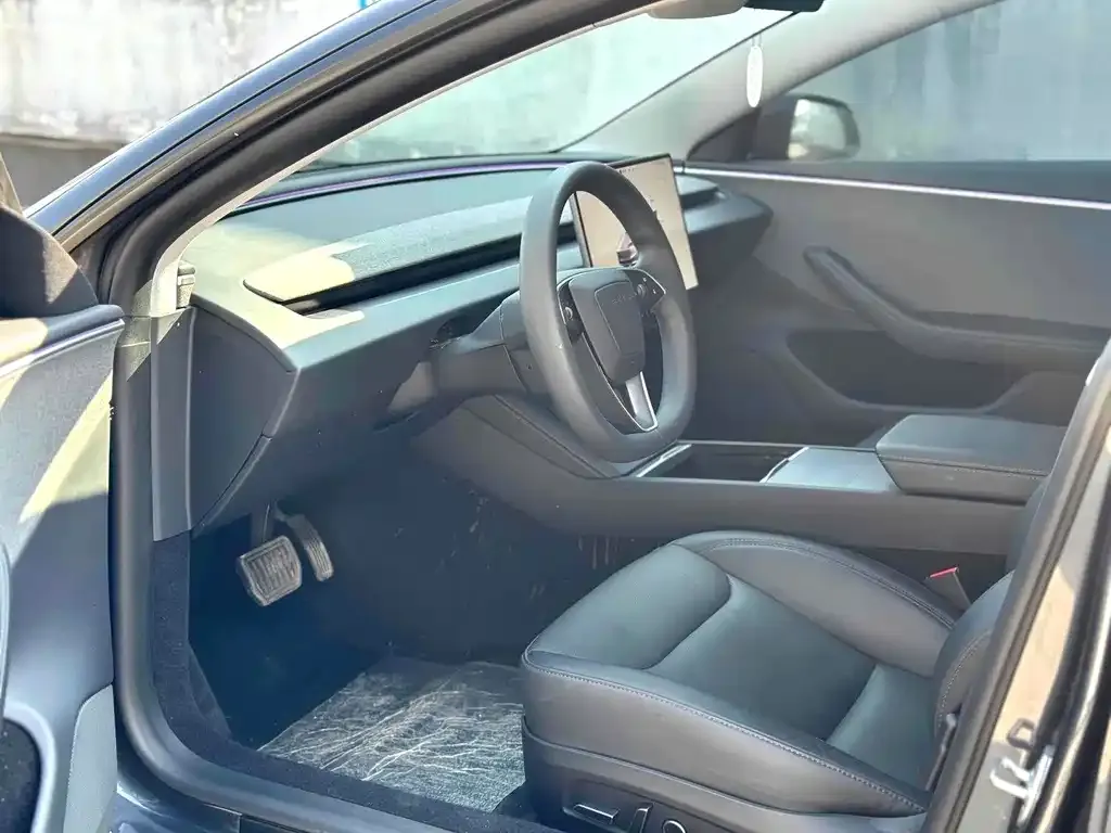 Tesla Model 3 — фото 4