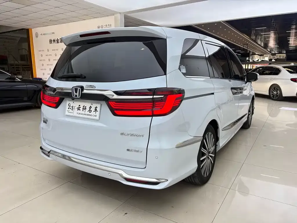 Honda Elysion 2024 из CN, фото 6