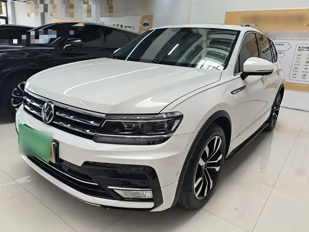 Volkswagen Tiguan L — фото 1