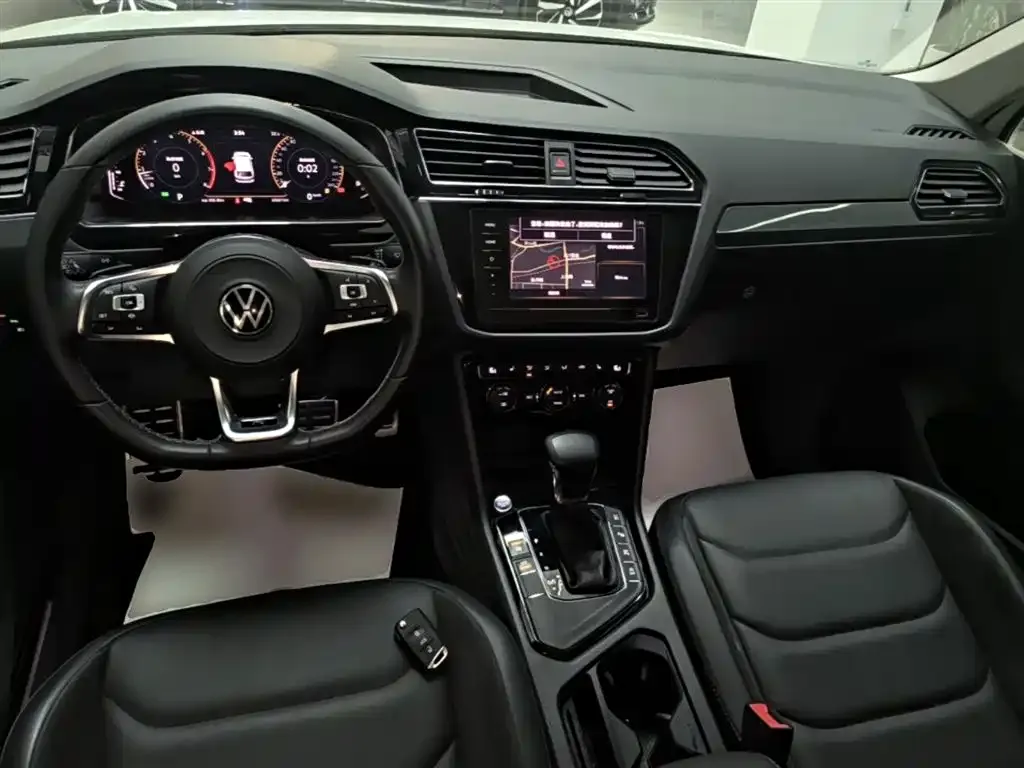 Volkswagen Tiguan L — фото 6