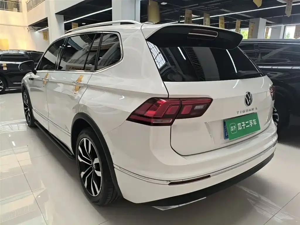Volkswagen Tiguan L — фото 10