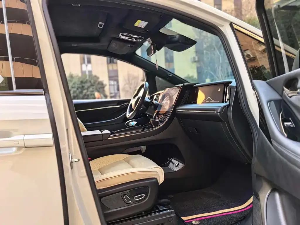 GAC Motor Trumpchi M8 — фото 6