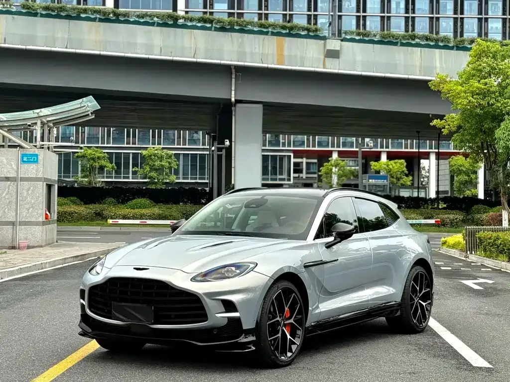 Aston Martin DBX — фото 5
