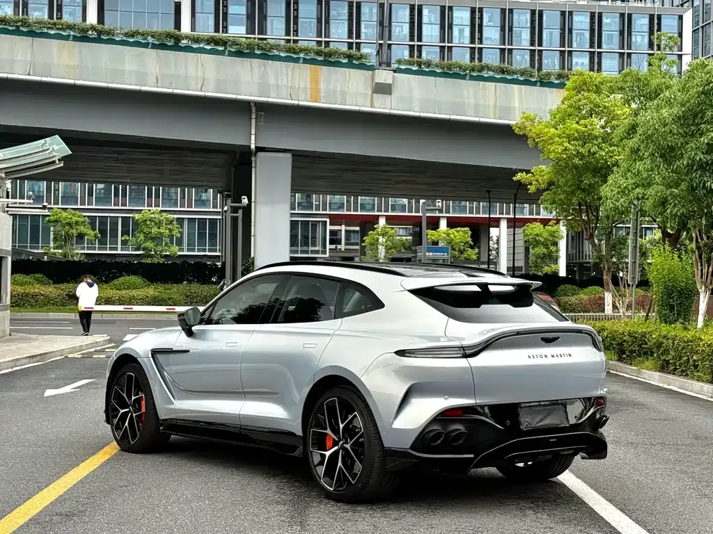 Aston Martin DBX — фото 4