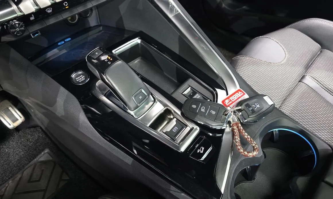 Peugeot 5008 2022 из KR, фото 9